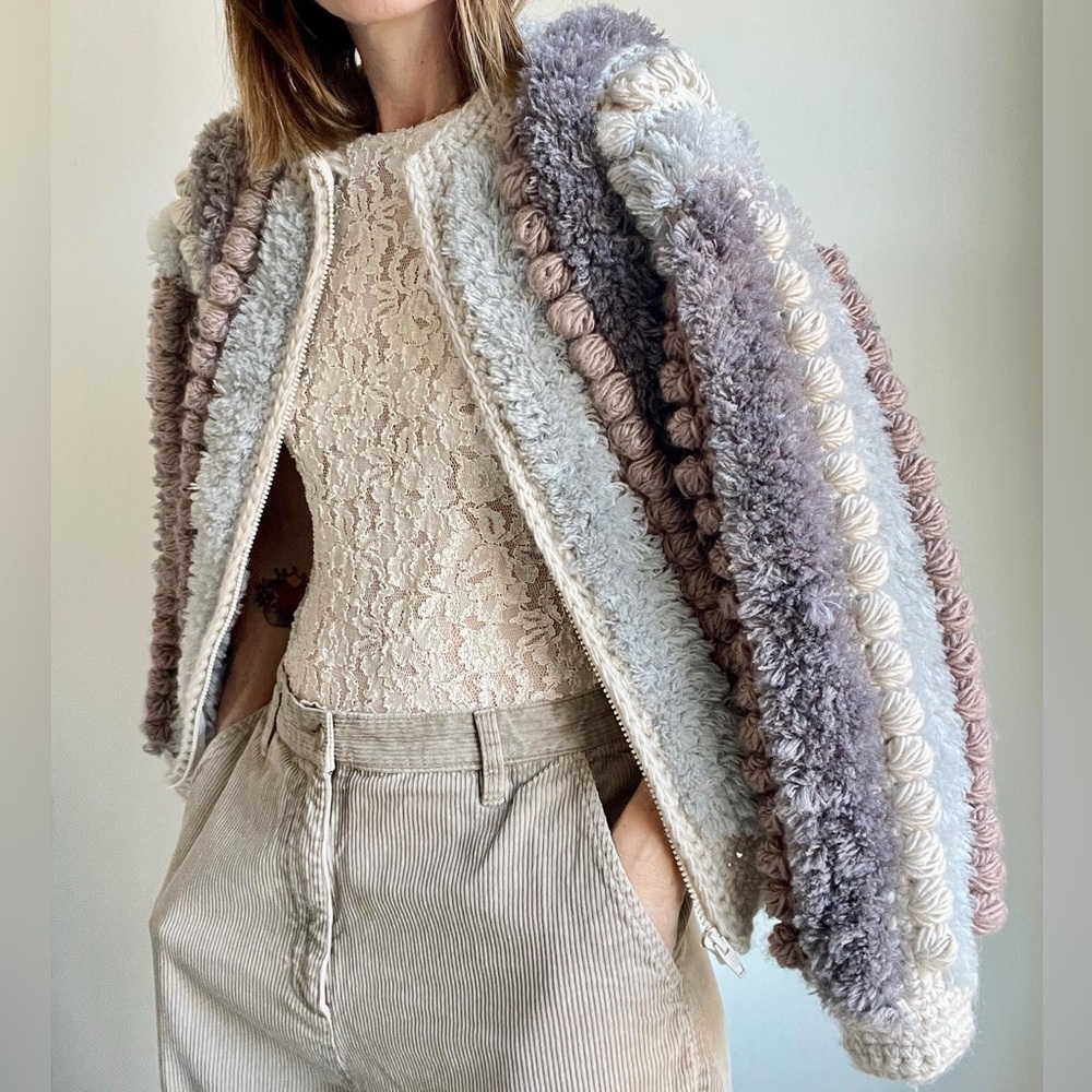 Le Sweater Vintage HTF Unique Pom Pom Cream and Gray Zip Up Jacket Size Medium